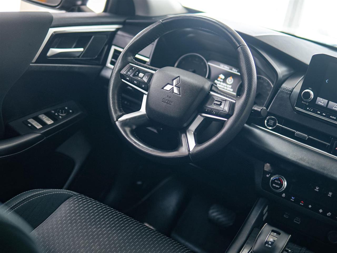 2023 Mitsubishi Outlander SE | AWD | NO ACCIDENTS | 7 PASS Photo