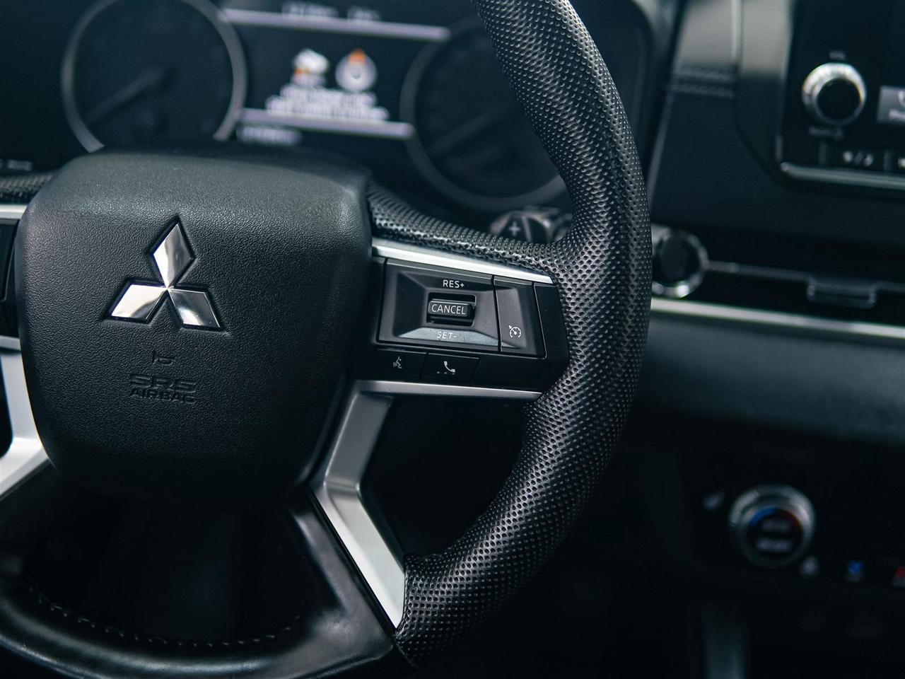 2023 Mitsubishi Outlander SE | AWD | NO ACCIDENTS | 7 PASS Photo