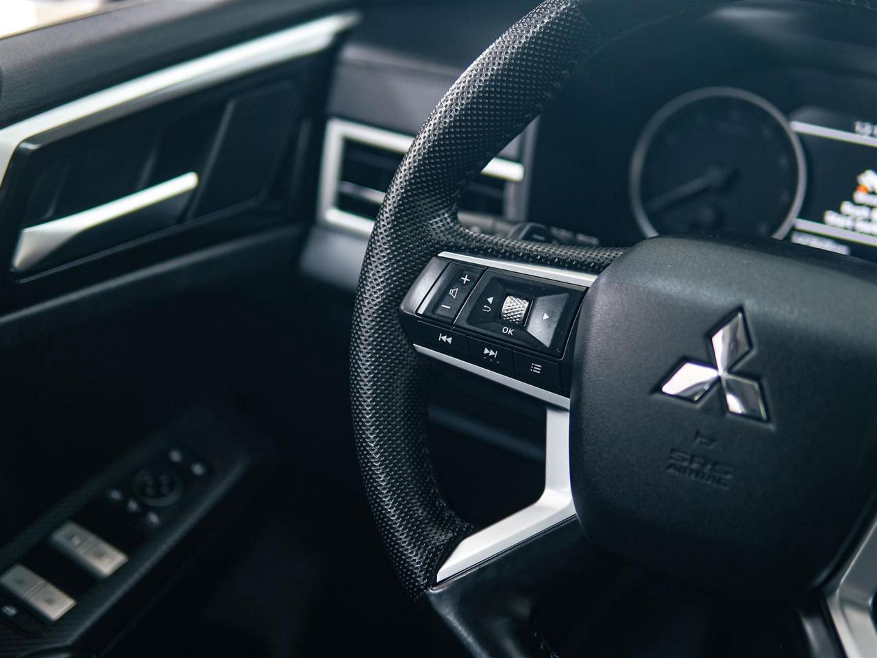 2023 Mitsubishi Outlander SE | AWD | NO ACCIDENTS | 7 PASS Photo