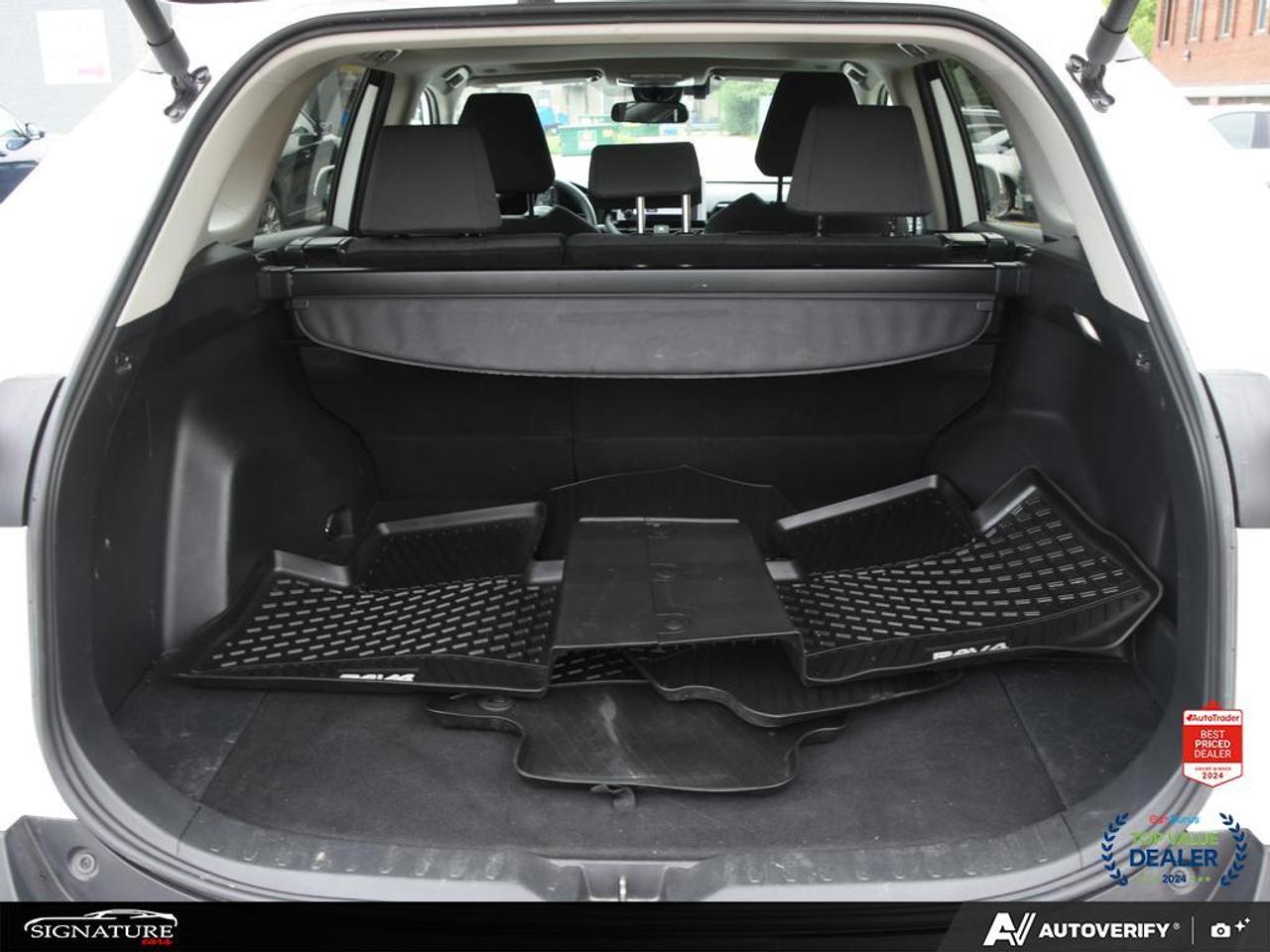 2024 Toyota RAV4 XLE AWD No Accident Sunroof Carplay BSM Photo