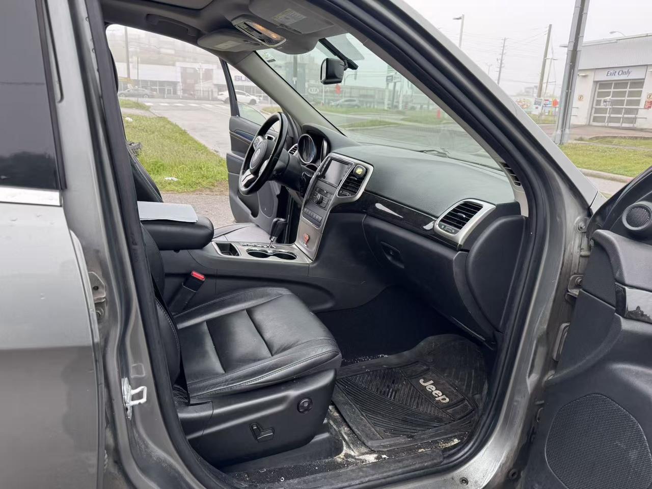2012 Jeep Grand Cherokee 4WD 4Dr Laredo Photo