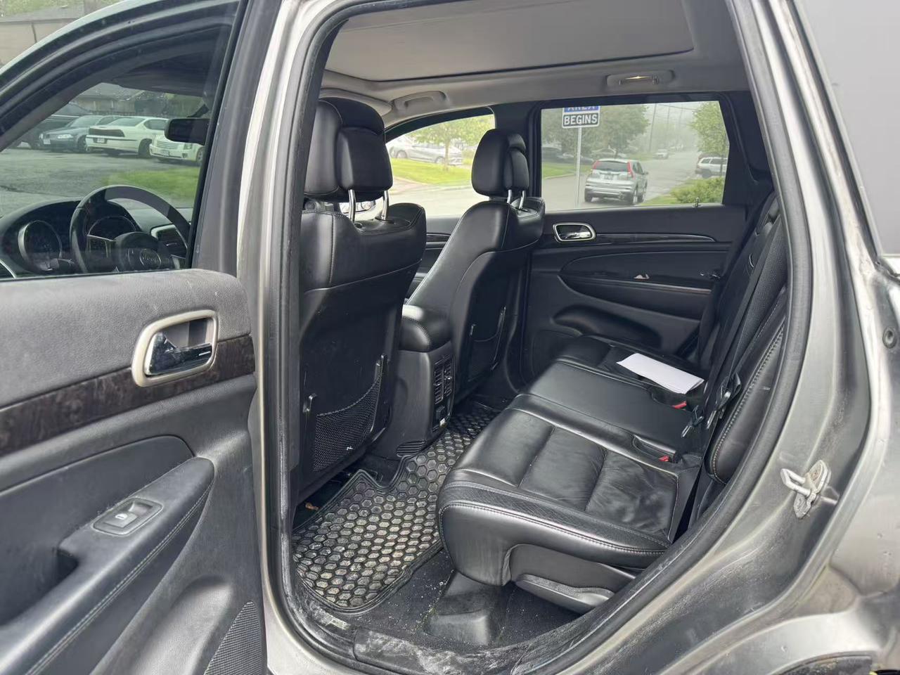 2012 Jeep Grand Cherokee 4WD 4Dr Laredo Photo