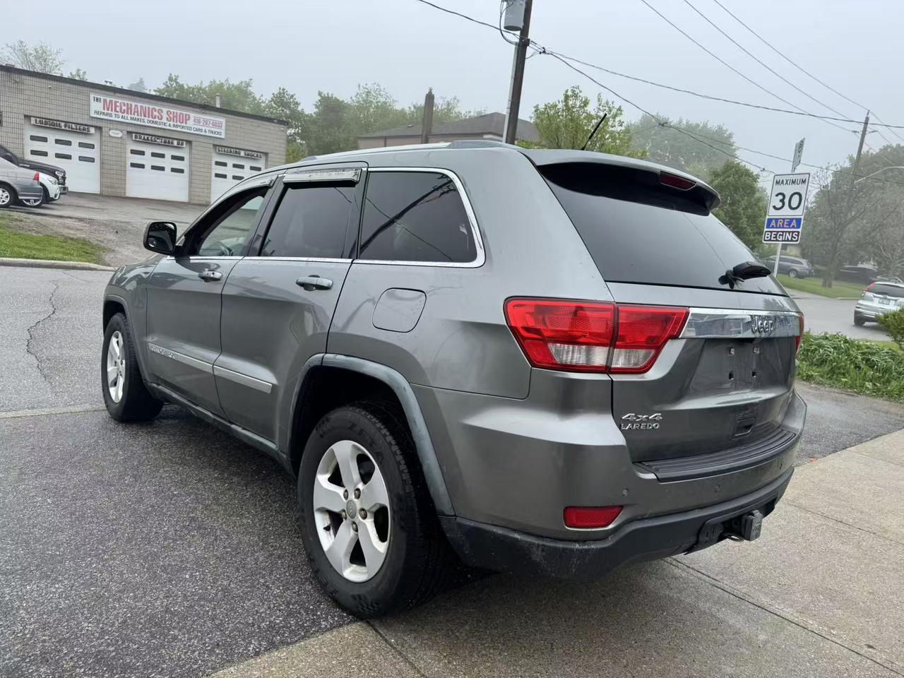 2012 Jeep Grand Cherokee 4WD 4Dr Laredo Photo