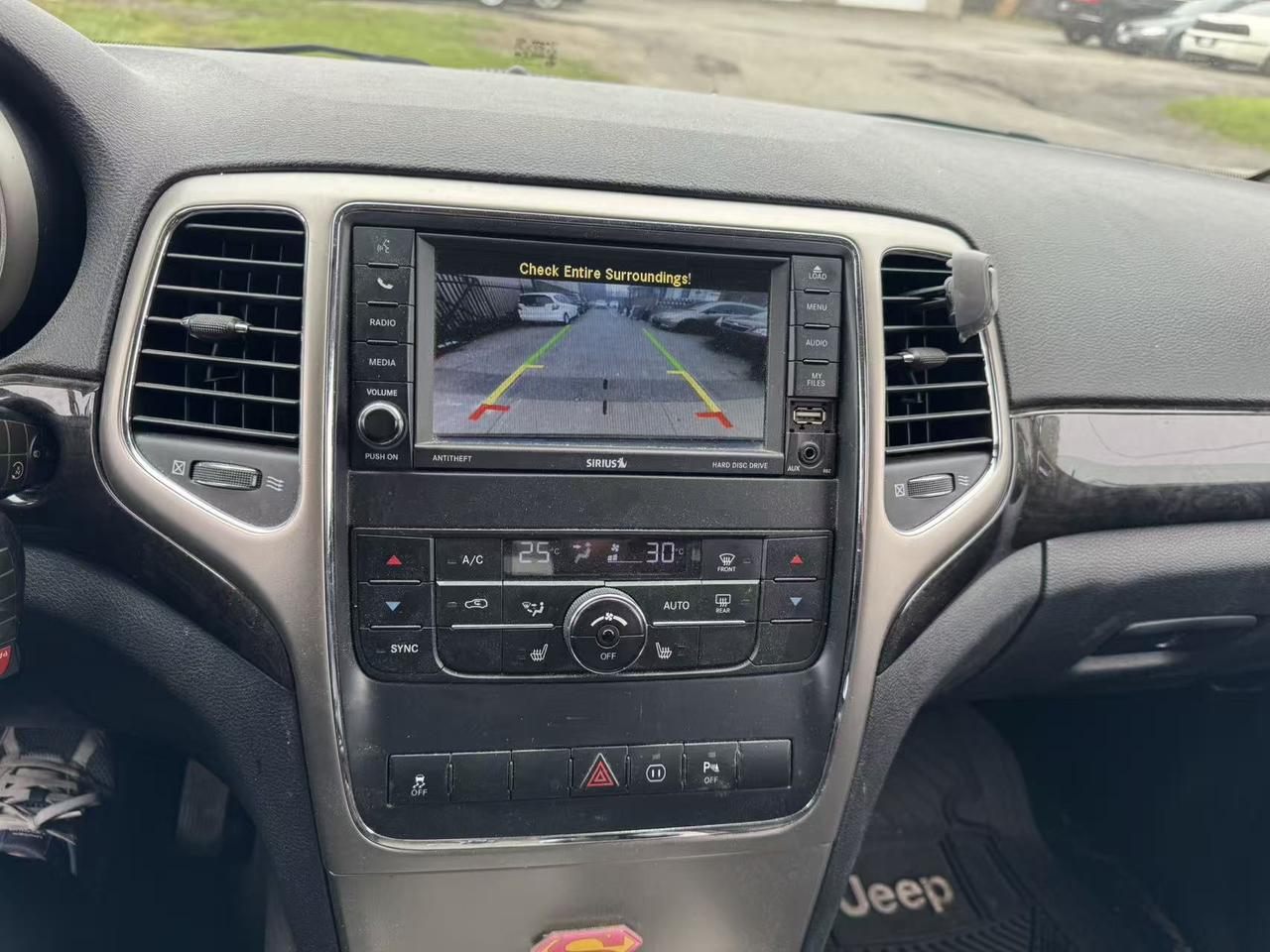 2012 Jeep Grand Cherokee 4WD 4Dr Laredo Photo