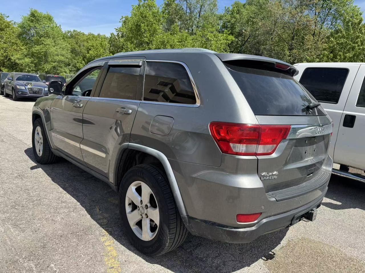 2012 Jeep Grand Cherokee 4WD 4Dr Laredo Photo