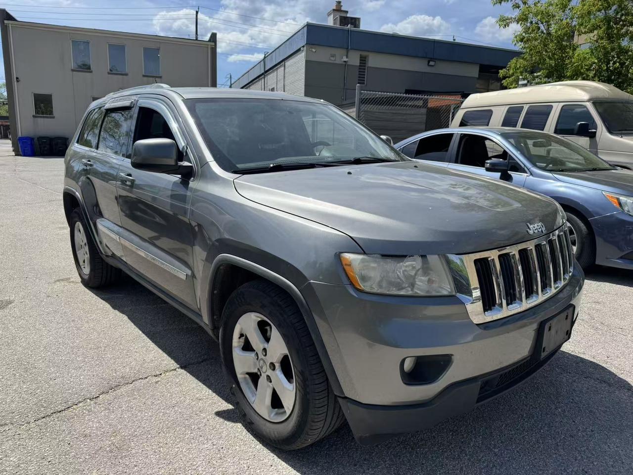 2012 Jeep Grand Cherokee 4WD 4Dr Laredo Photo2