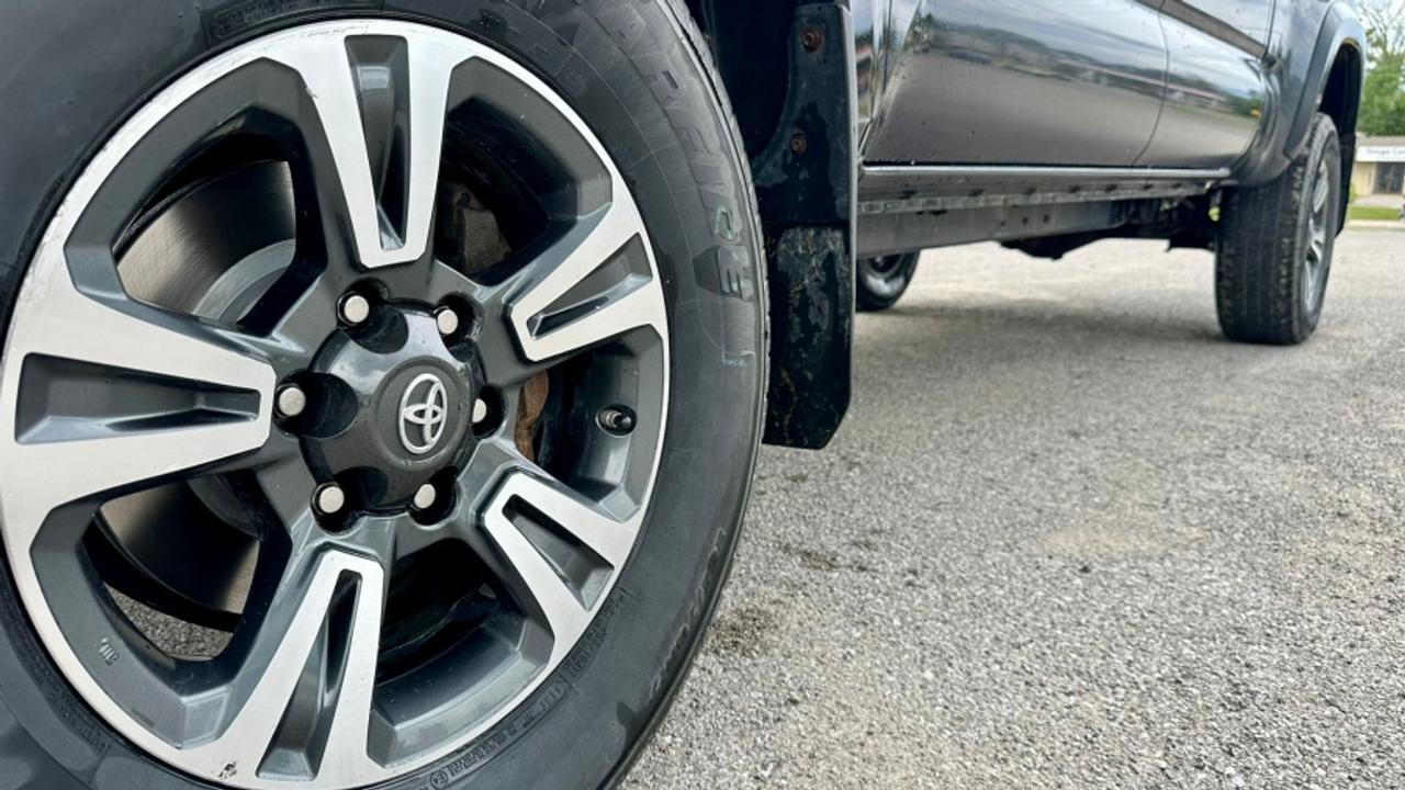 2017 Toyota Tacoma * 4X4 * NO ACCIDENTS " Photo