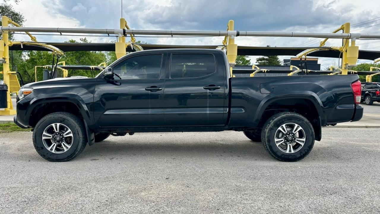 2017 Toyota Tacoma * 4X4 * NO ACCIDENTS " Photo