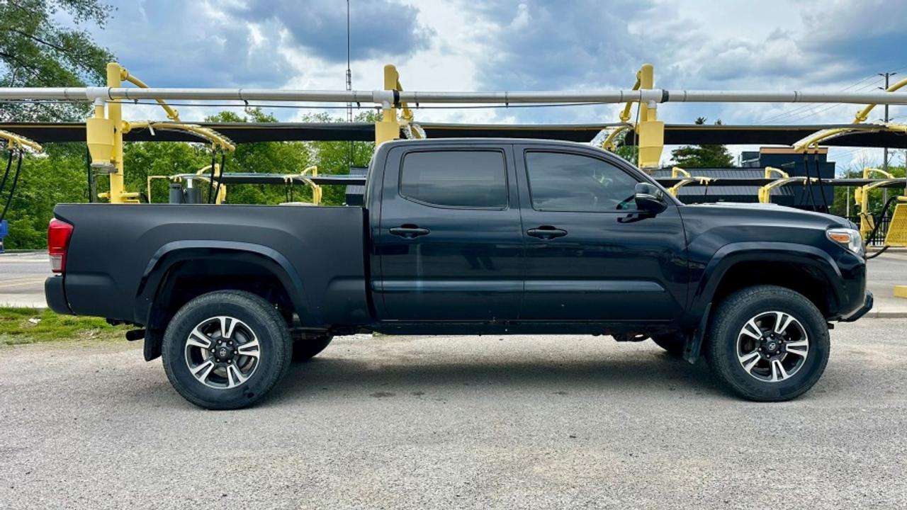 2017 Toyota Tacoma * 4X4 * NO ACCIDENTS " Photo