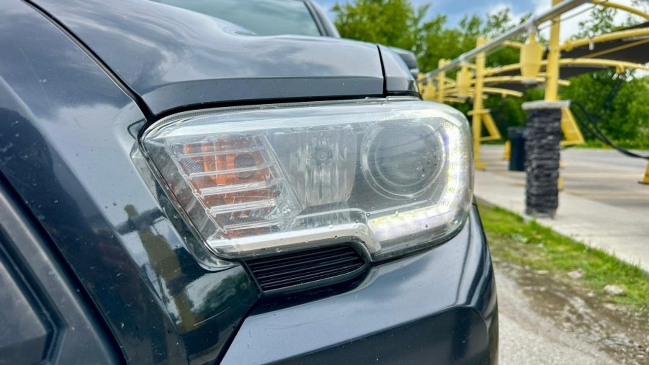 2017 Toyota Tacoma * 4X4 * NO ACCIDENTS " Photo