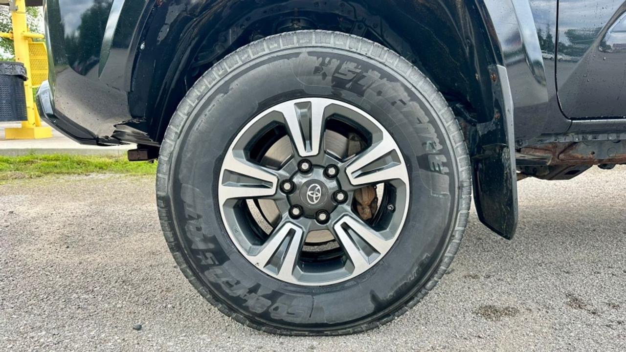 2017 Toyota Tacoma * 4X4 * NO ACCIDENTS " Photo