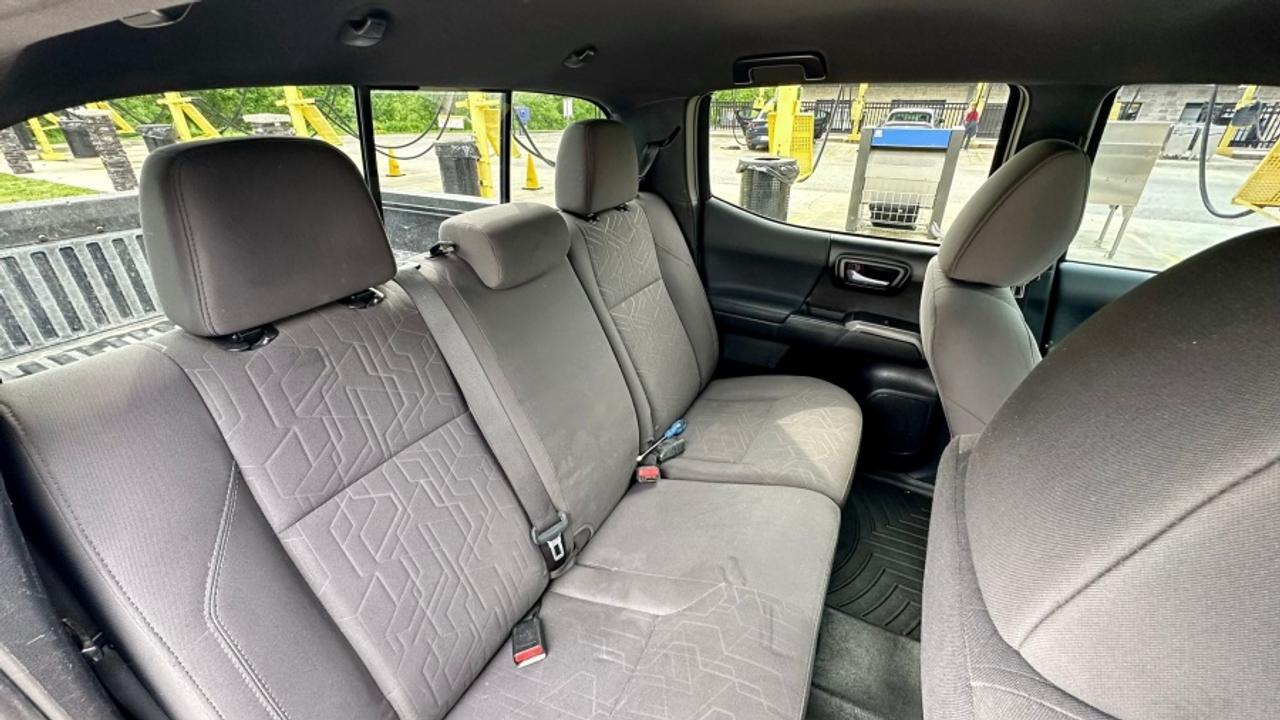 2017 Toyota Tacoma * 4X4 * NO ACCIDENTS " Photo