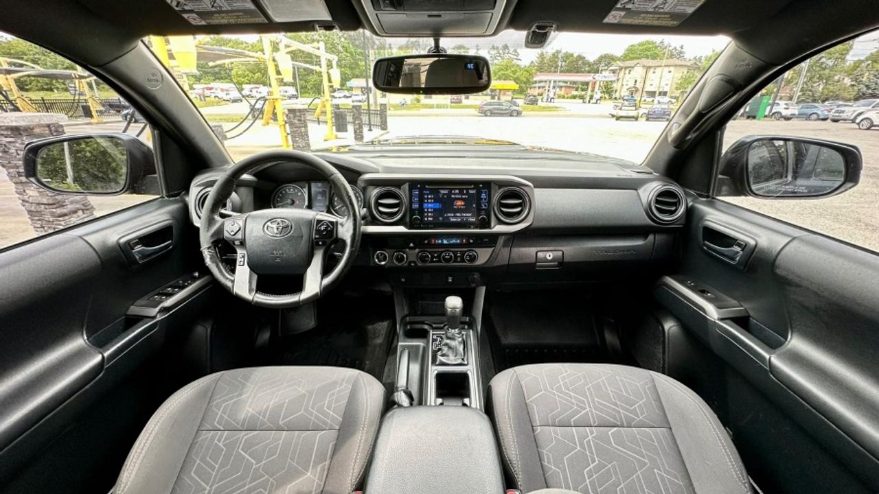2017 Toyota Tacoma * 4X4 * NO ACCIDENTS " Photo