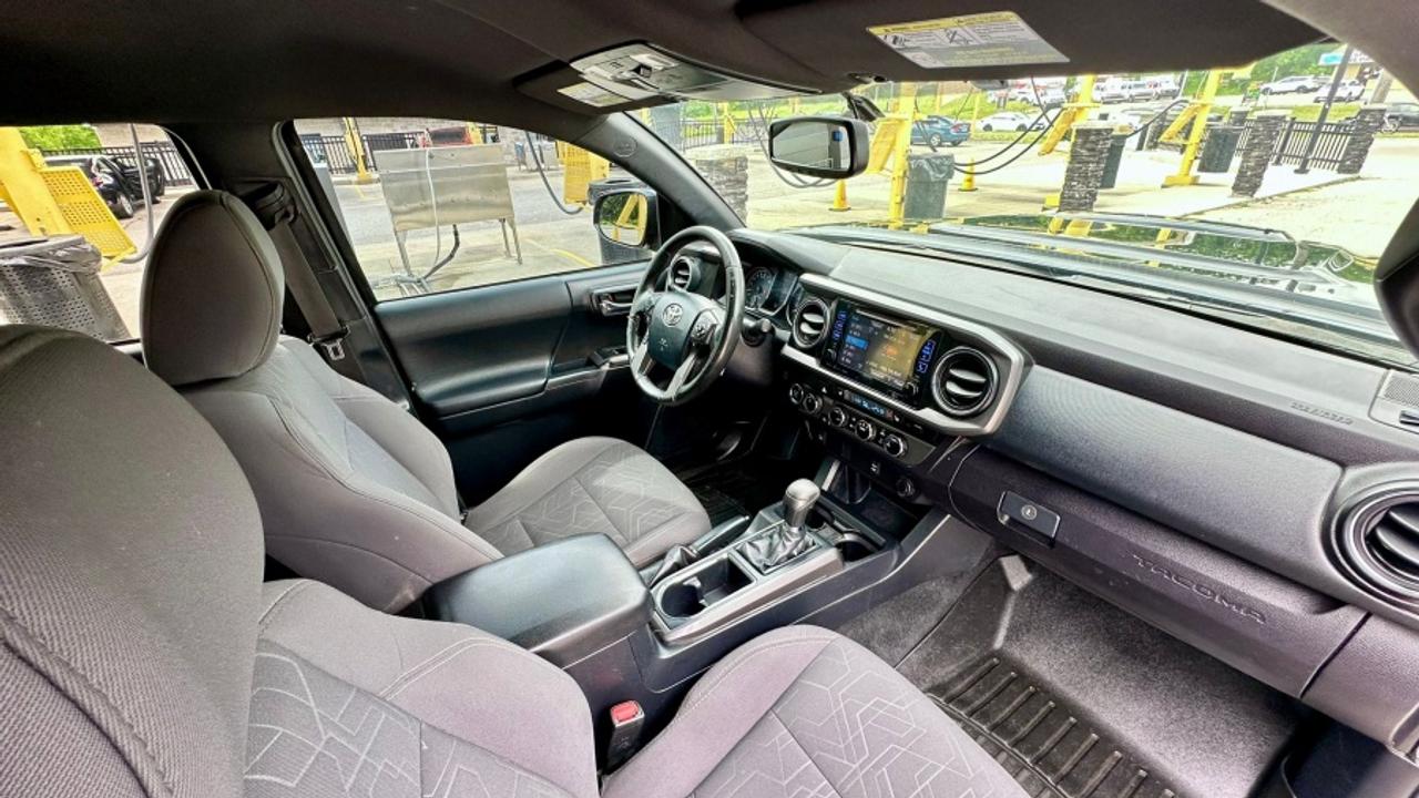 2017 Toyota Tacoma * 4X4 * NO ACCIDENTS " Photo