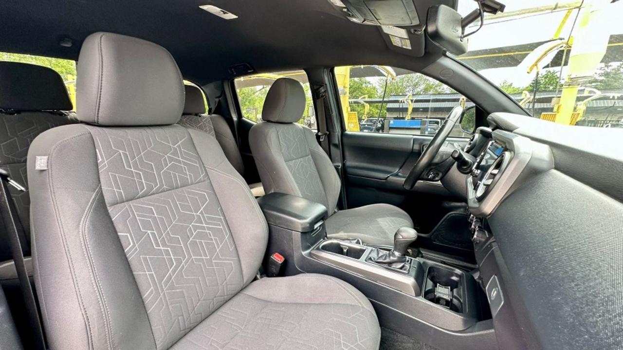 2017 Toyota Tacoma * 4X4 * NO ACCIDENTS " Photo