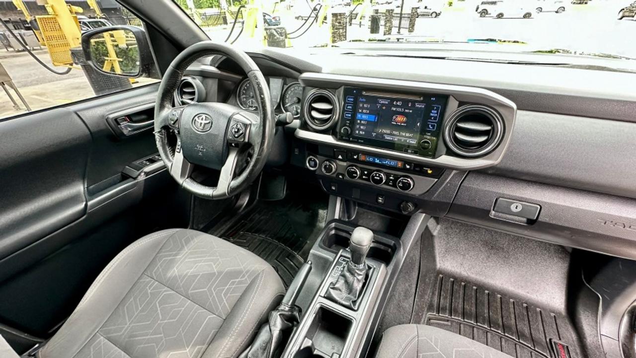 2017 Toyota Tacoma * 4X4 * NO ACCIDENTS " Photo