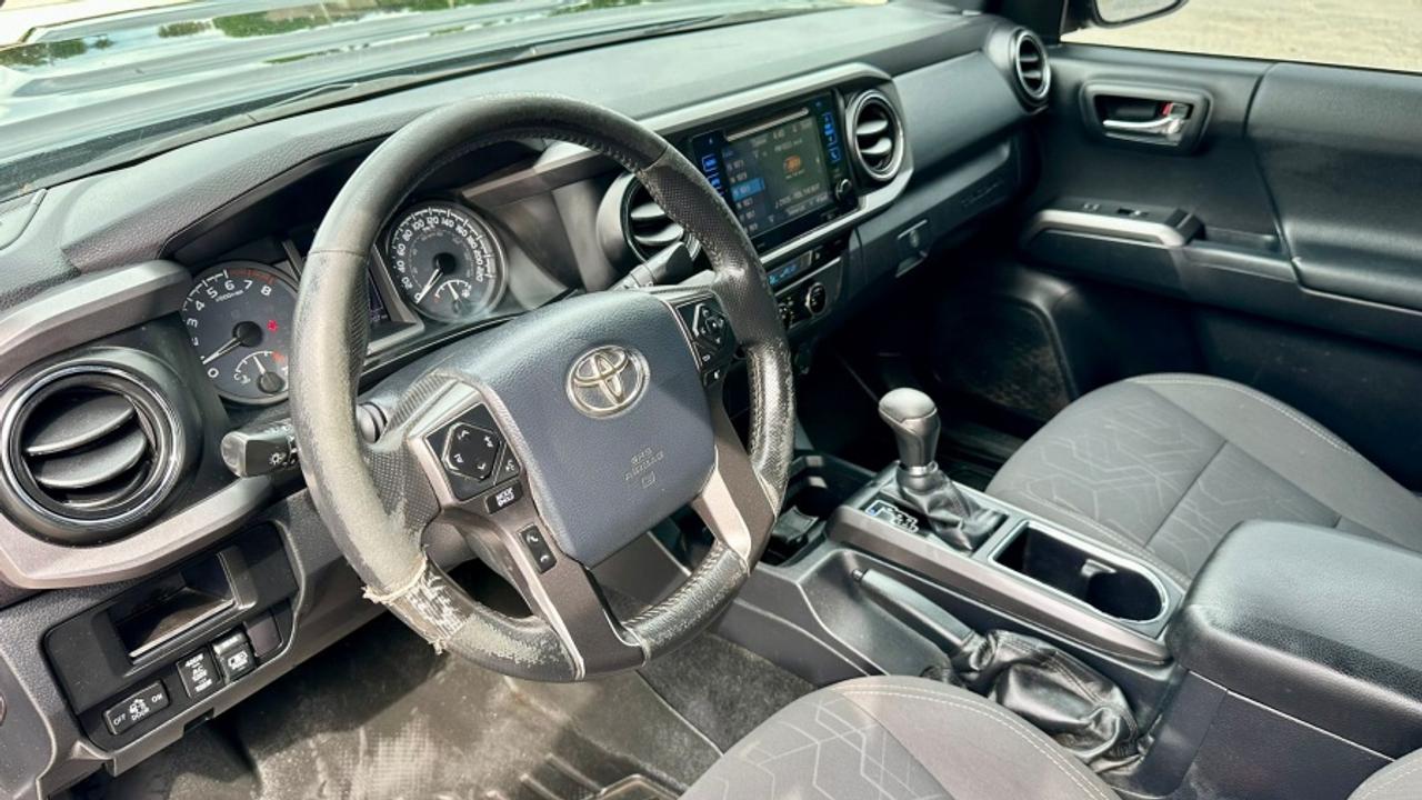 2017 Toyota Tacoma * 4X4 * NO ACCIDENTS " Photo