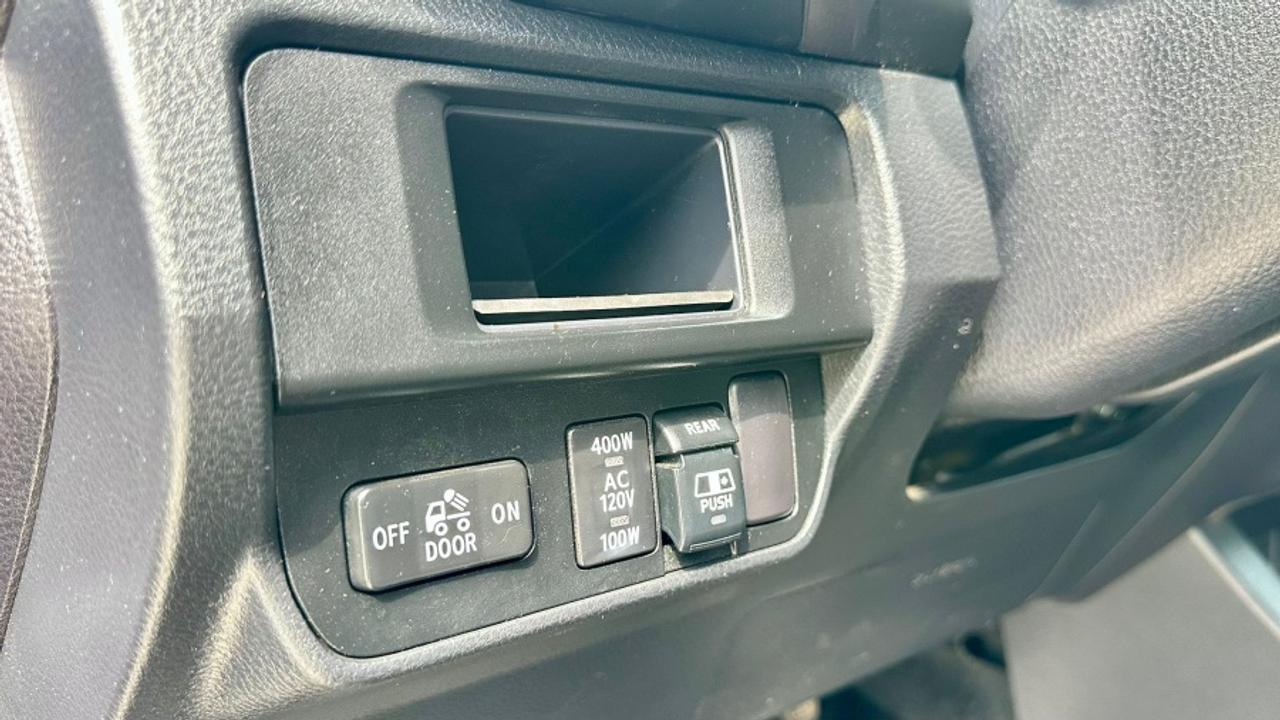 2017 Toyota Tacoma * 4X4 * NO ACCIDENTS " Photo