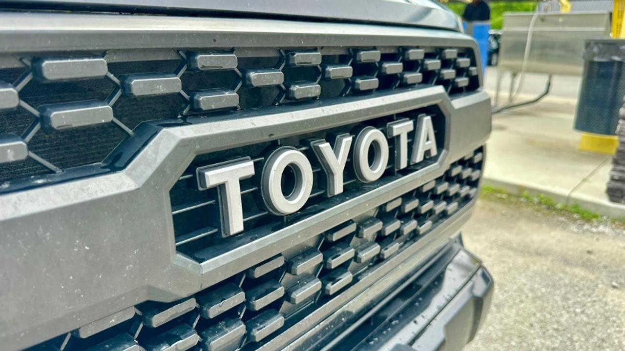 2017 Toyota Tacoma * 4X4 * NO ACCIDENTS " Photo