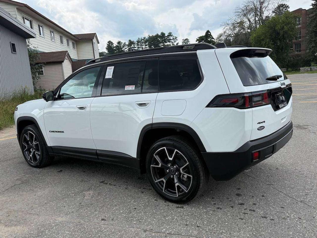 2026 Jeep Cherokee Overland 4x4 Photo