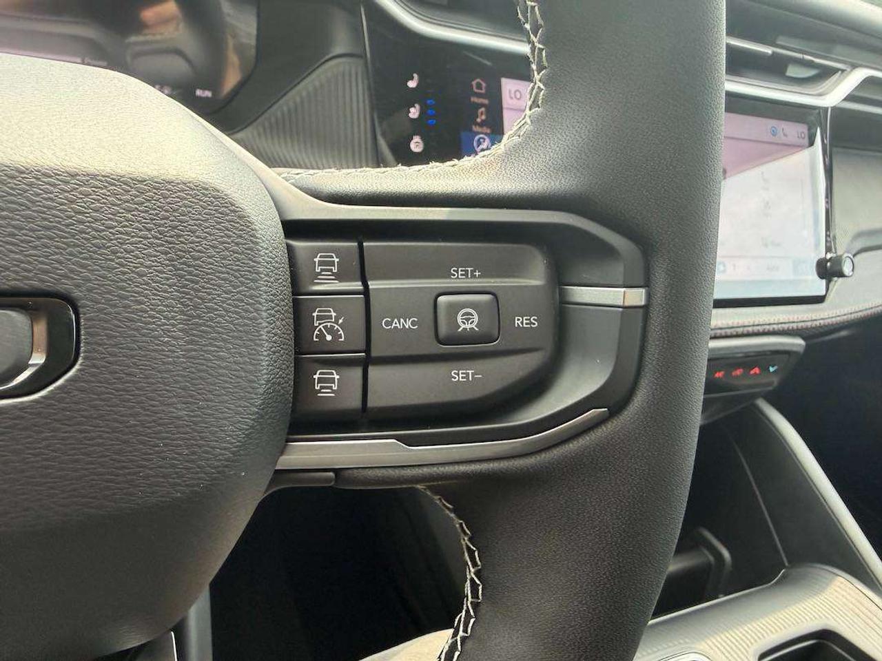 2026 Jeep Cherokee Overland 4x4 Photo