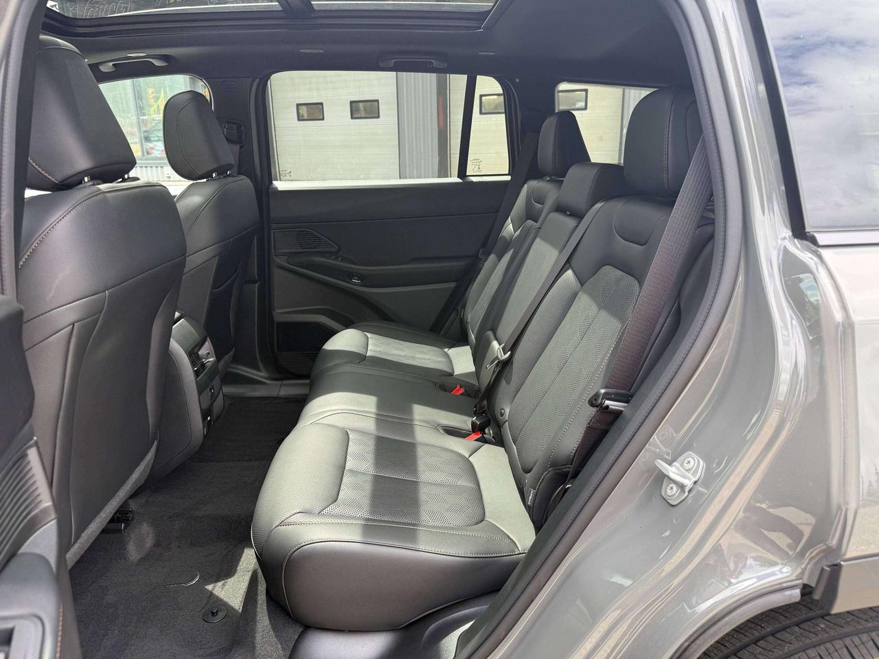 2026 Jeep Cherokee Overland 4x4 Photo