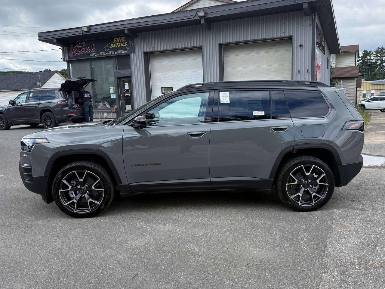 2026 Jeep Cherokee Overland 4x4 Photo3