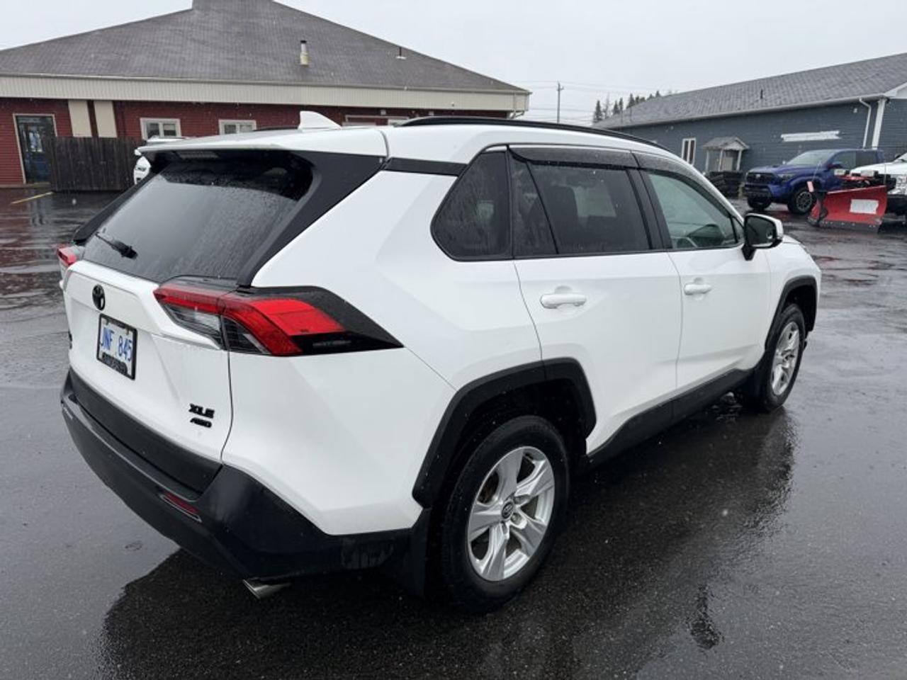 2021 Toyota RAV4 XLE AWD | Sunroof | Heated Wheel + Seats | Power Seat | Radar Cruise | CarPlay + Android | and More! Photo