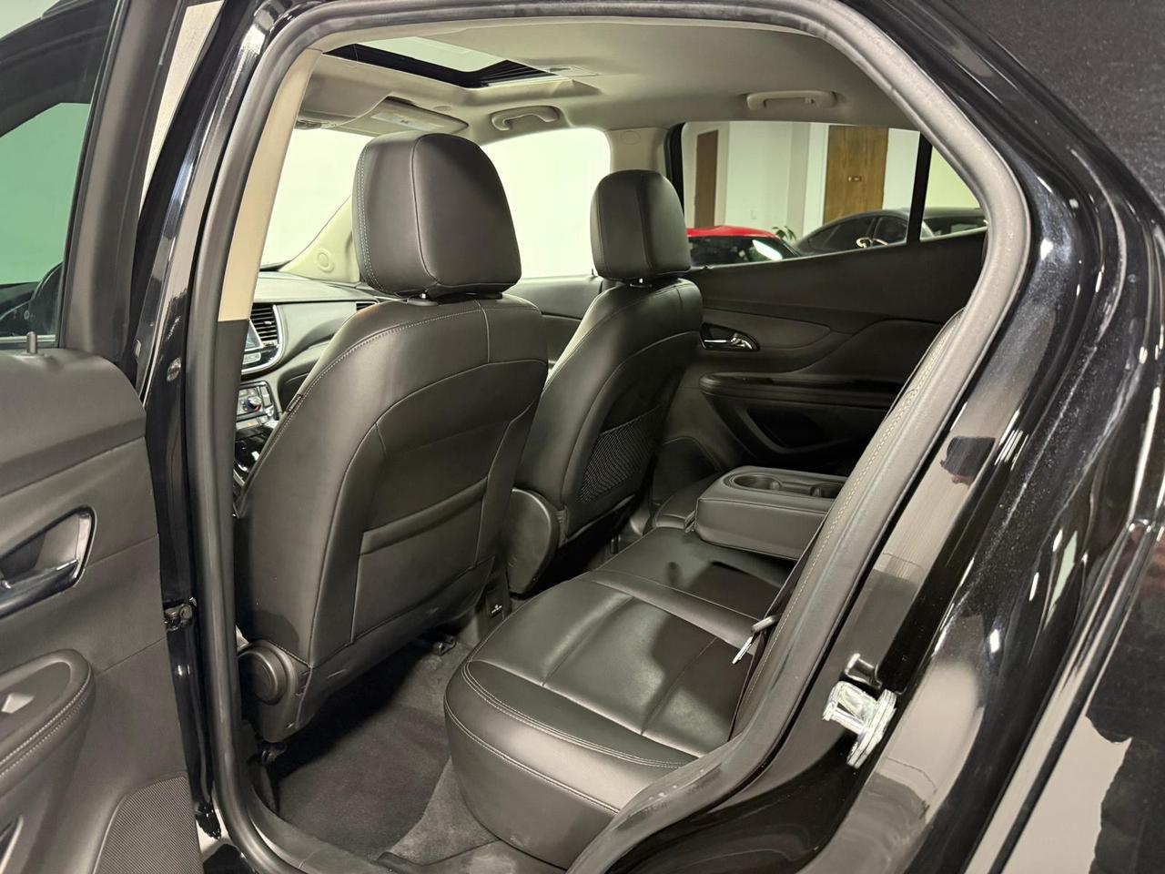 2017 Buick Encore Essence AWD NAVIGATION BLIND SPOT SUNROOF CERTIFEI Photo
