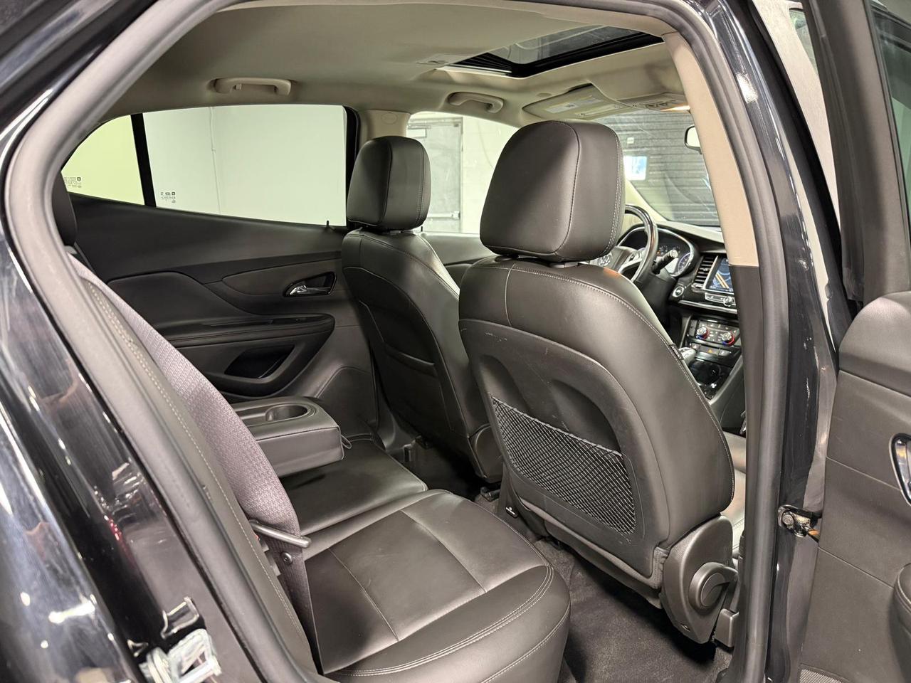 2017 Buick Encore Essence AWD NAVIGATION BLIND SPOT SUNROOF CERTIFEI Photo