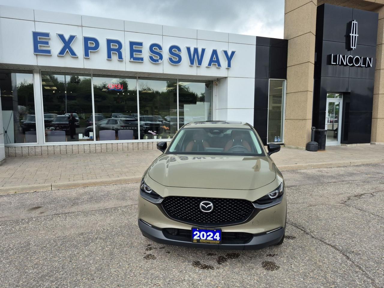 2024 Mazda CX-30 SUNA! LOCAL TRADE, LOADED! LIKE NEW! LEATHER, ROOF Photo1