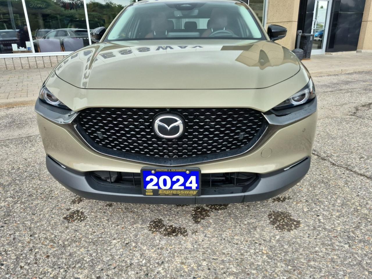2024 Mazda CX-30 SUNA! LOCAL TRADE, LOADED! LIKE NEW! LEATHER, ROOF Photo2
