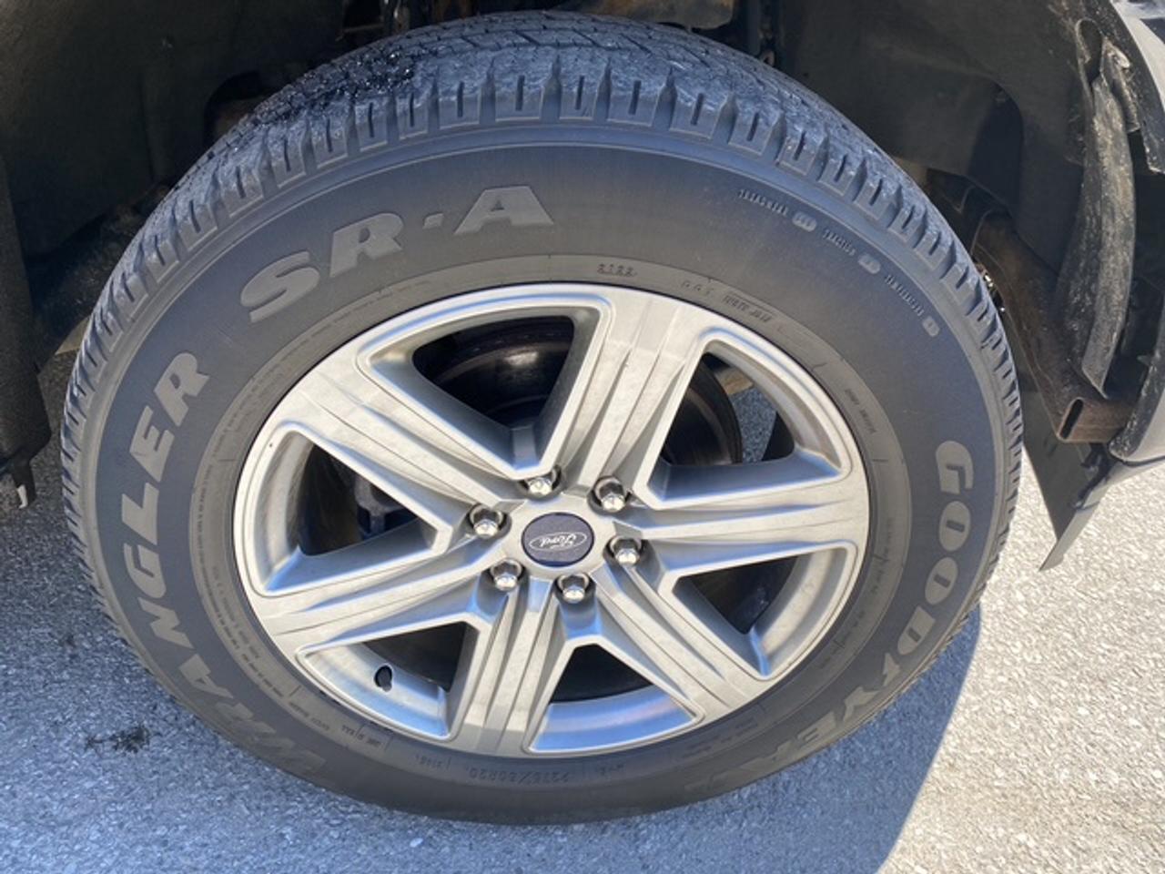 2019 Ford F-150 XLT CREW CAB SHORT BED 4WD Photo