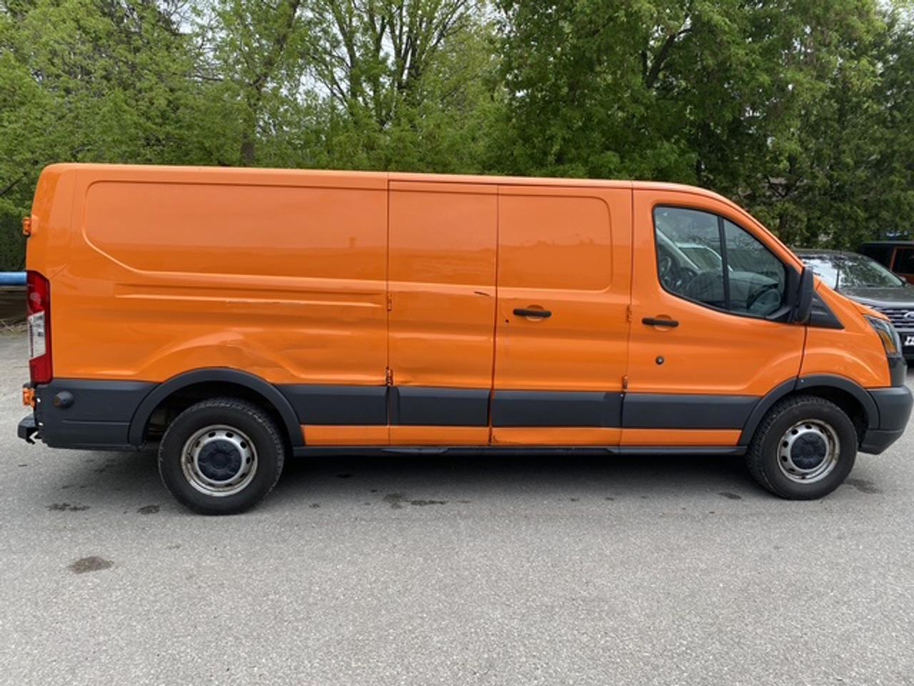 2017 Ford Transit VAN T-150 148" LOW RF 86 Photo3
