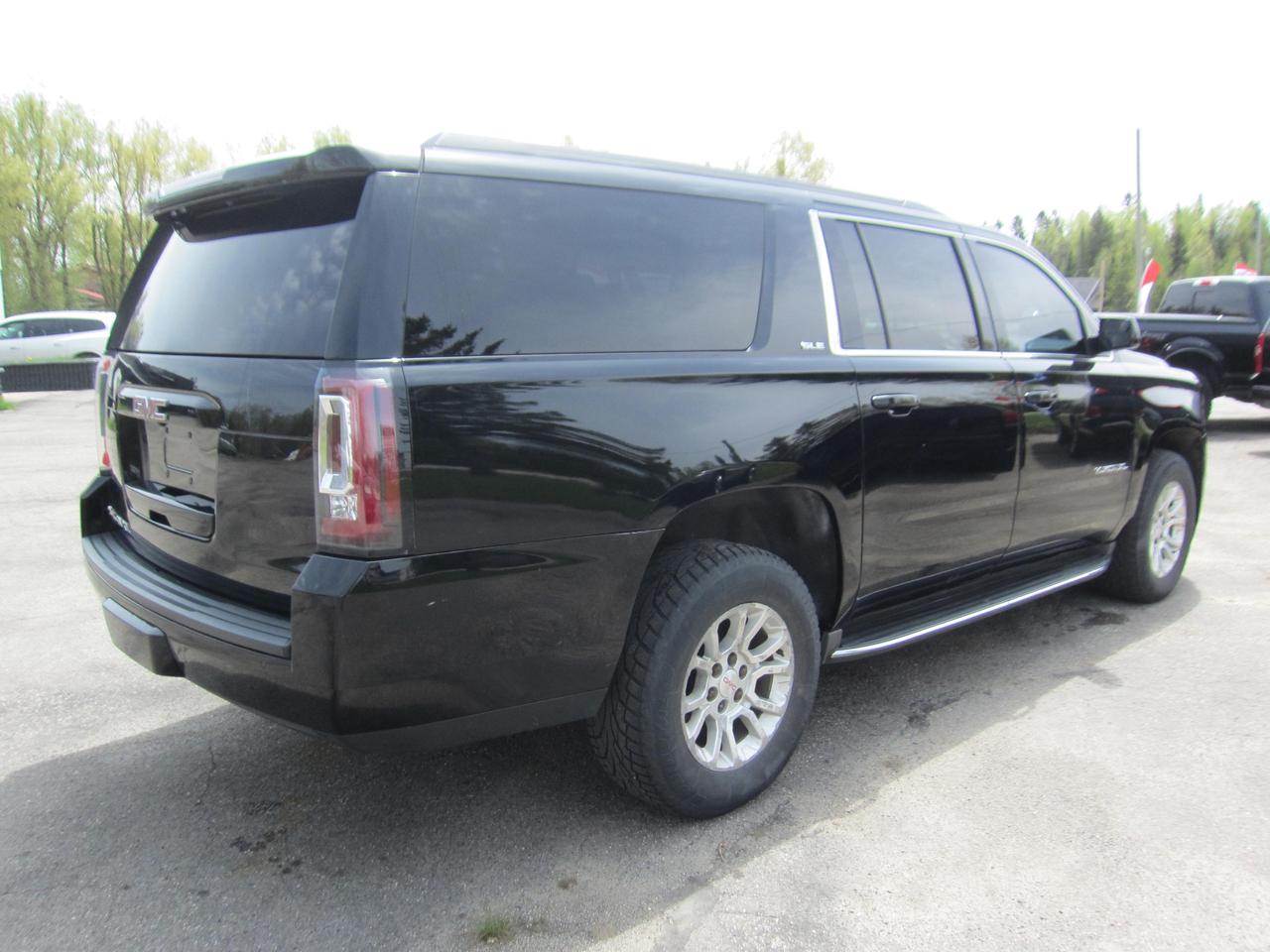 2016 GMC Yukon XL SLE Photo