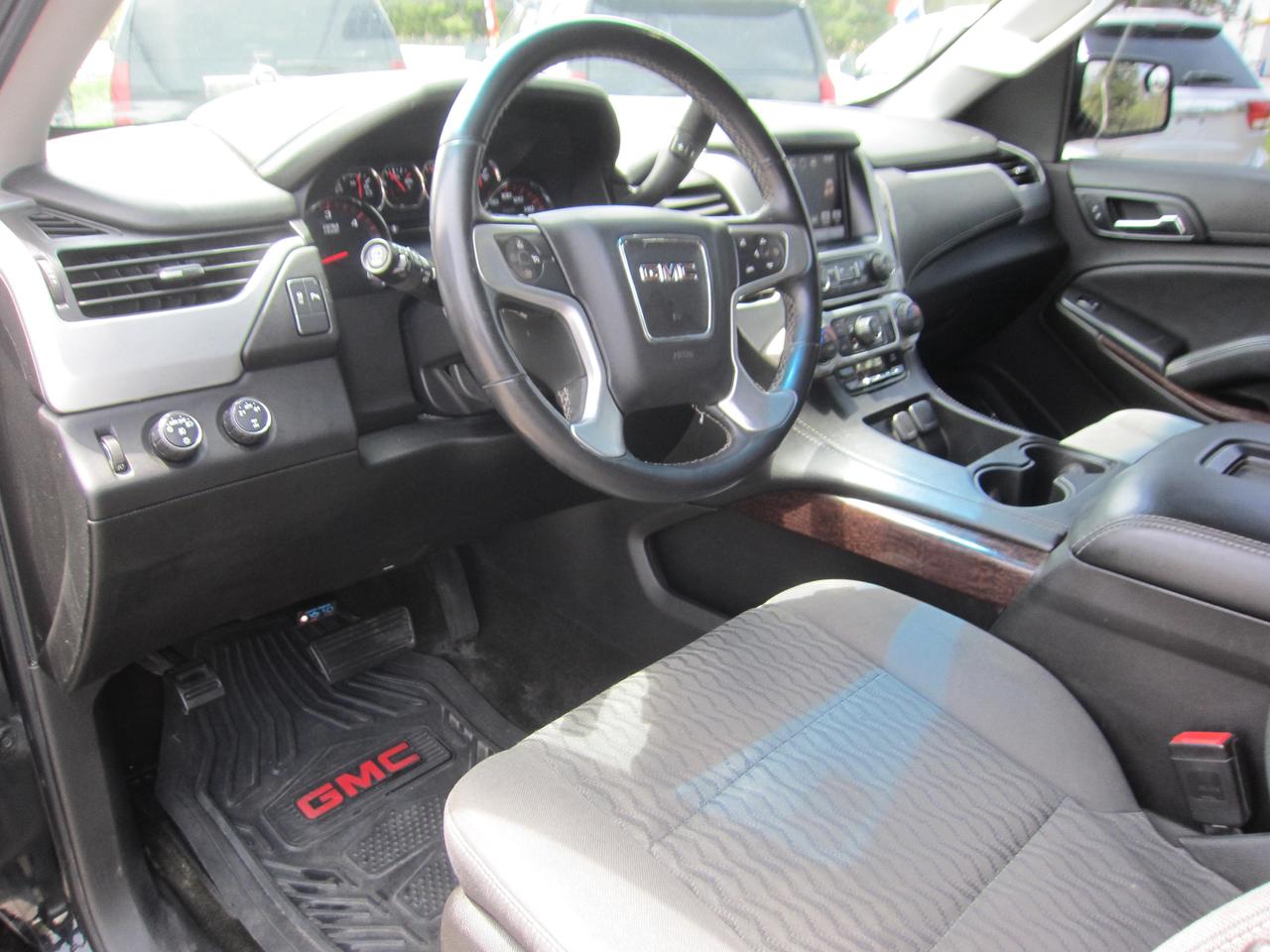2016 GMC Yukon XL SLE Photo