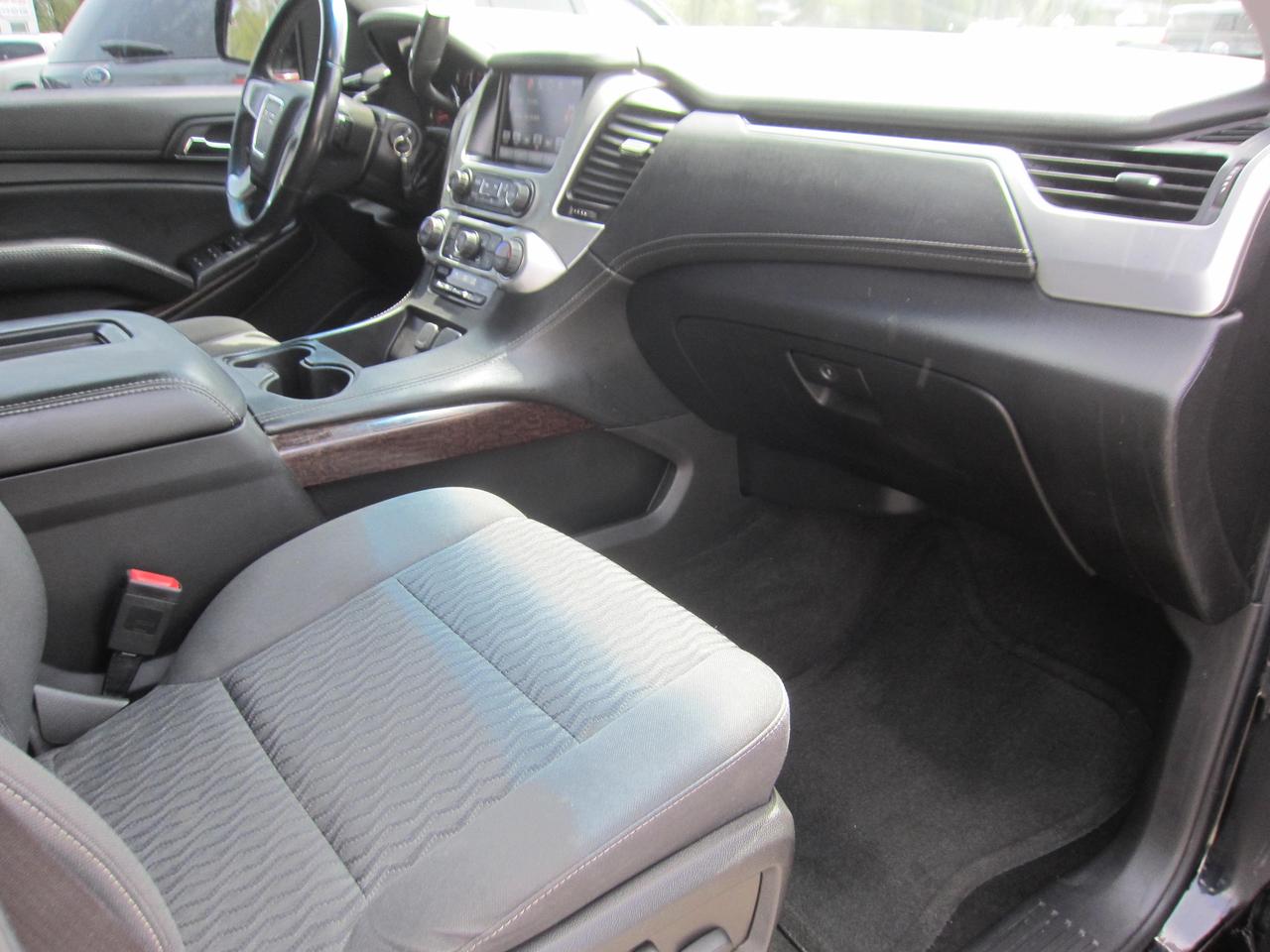 2016 GMC Yukon XL SLE Photo