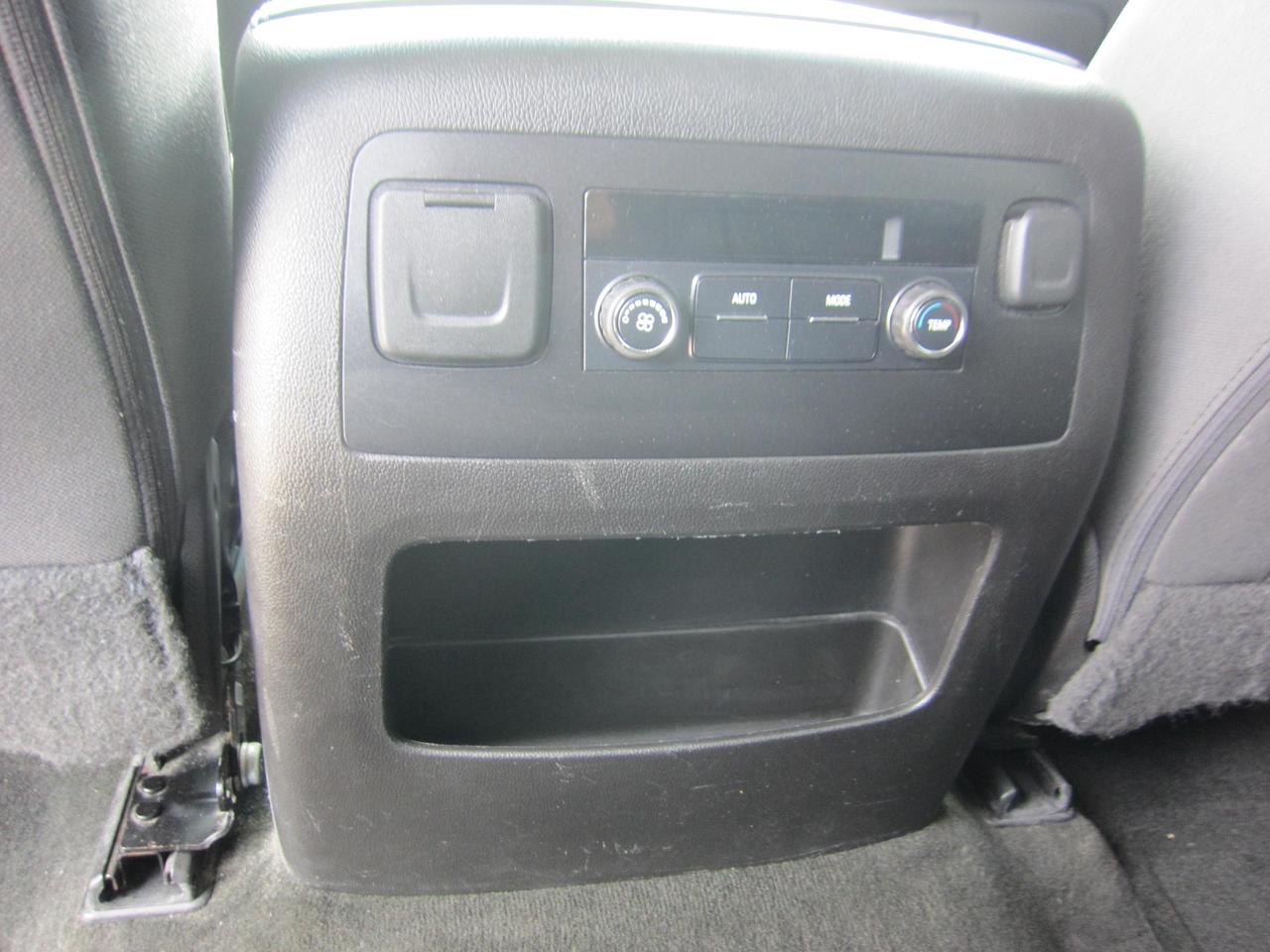 2016 GMC Yukon XL SLE Photo