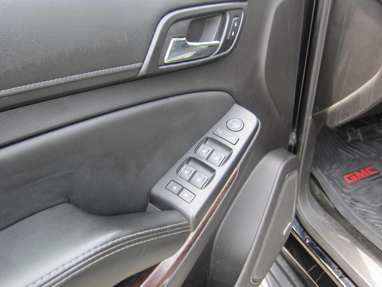 2016 GMC Yukon XL SLE Photo