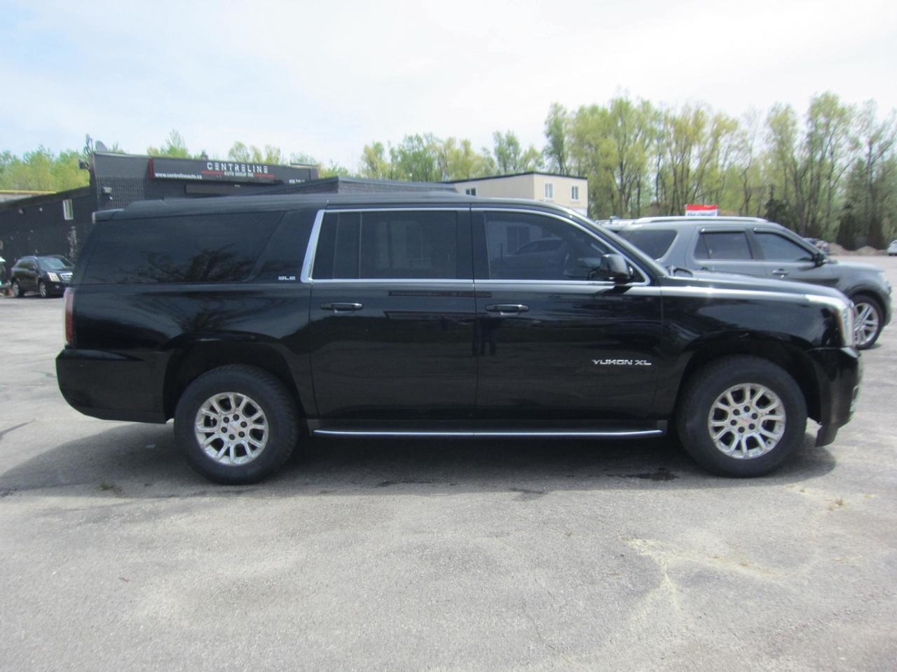 2016 GMC Yukon XL SLE Photo