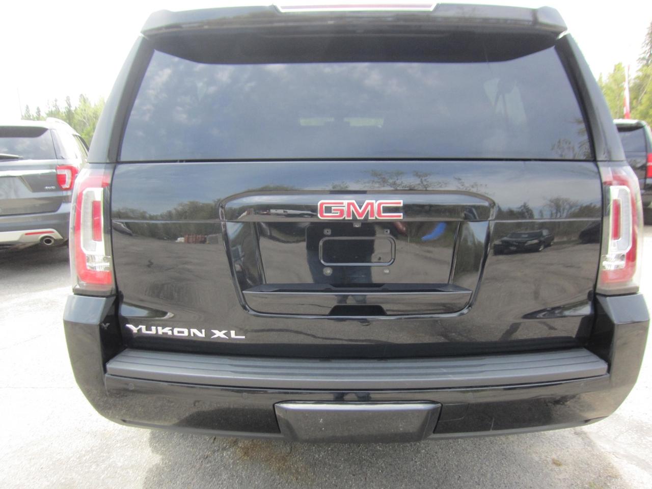 2016 GMC Yukon XL SLE Photo