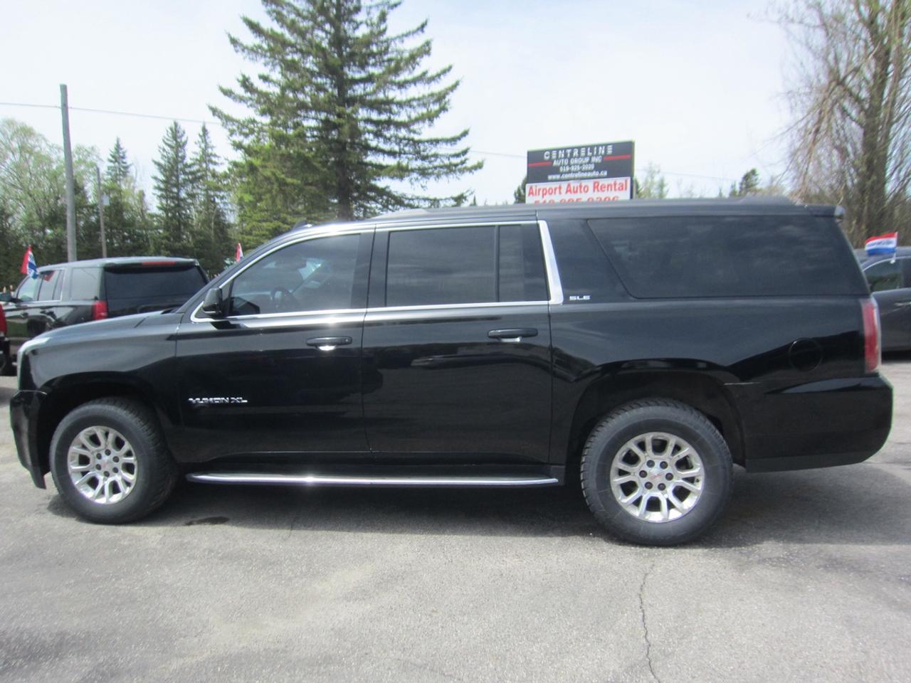 2016 GMC Yukon XL SLE Photo