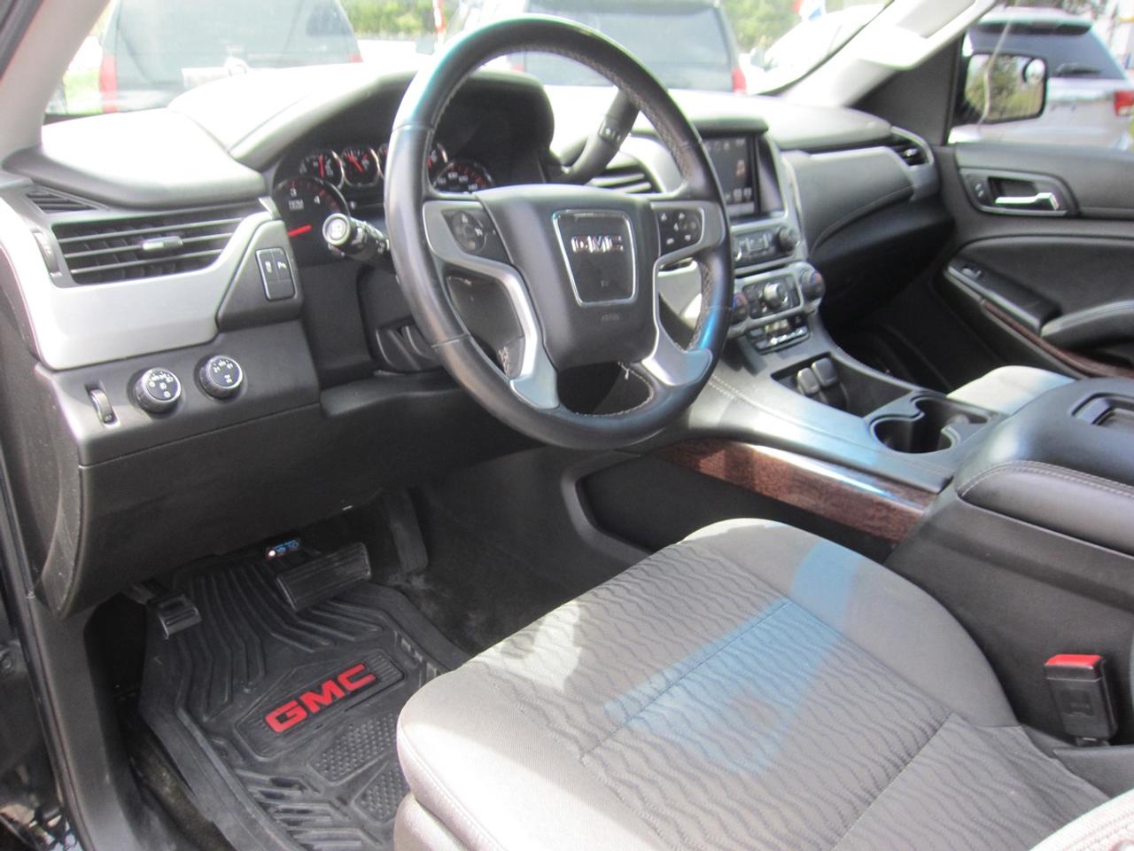 2016 GMC Yukon XL SLE Photo