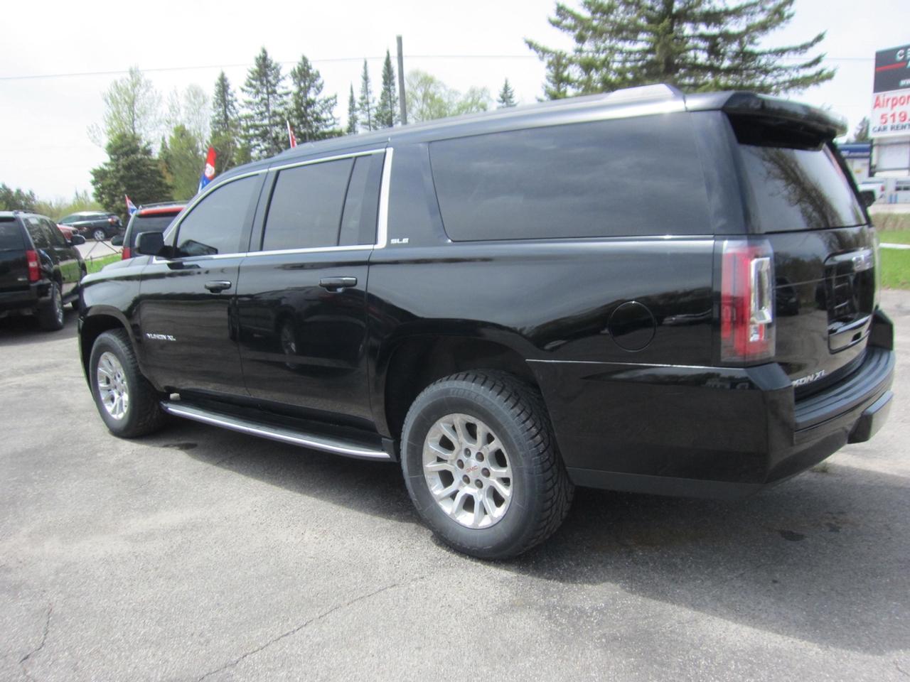 2016 GMC Yukon XL SLE Photo