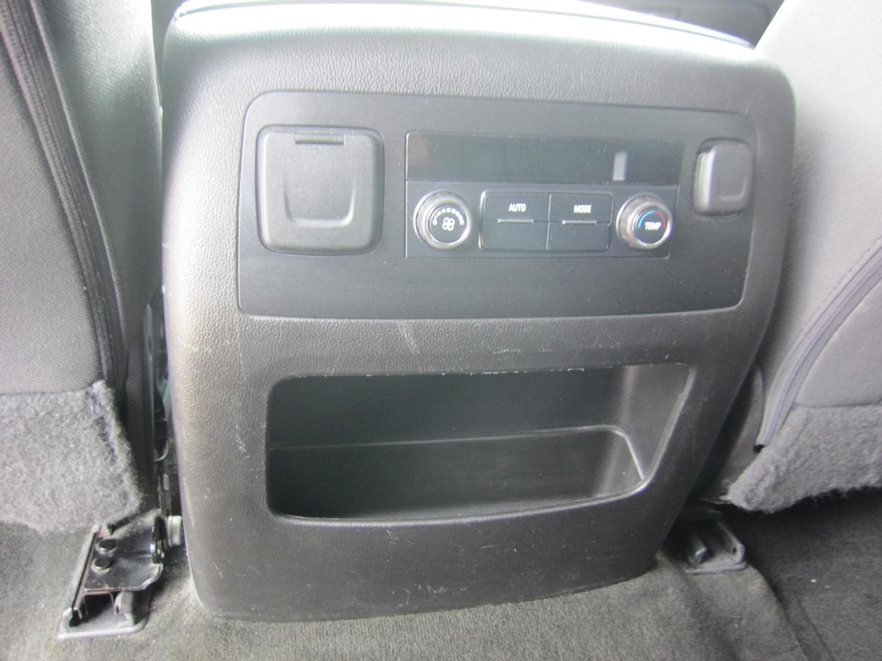 2016 GMC Yukon XL SLE Photo