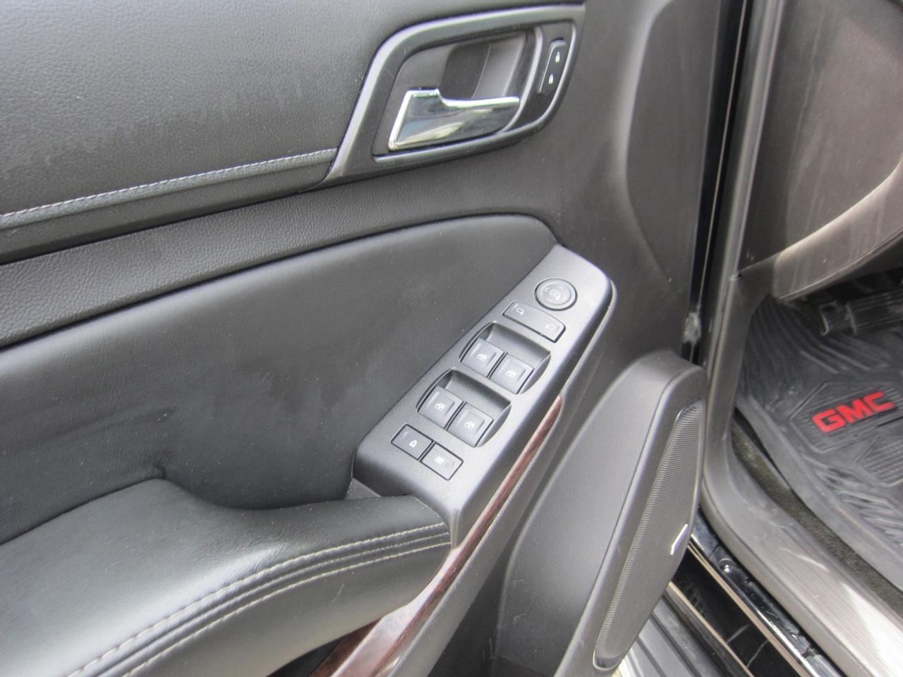 2016 GMC Yukon XL SLE Photo