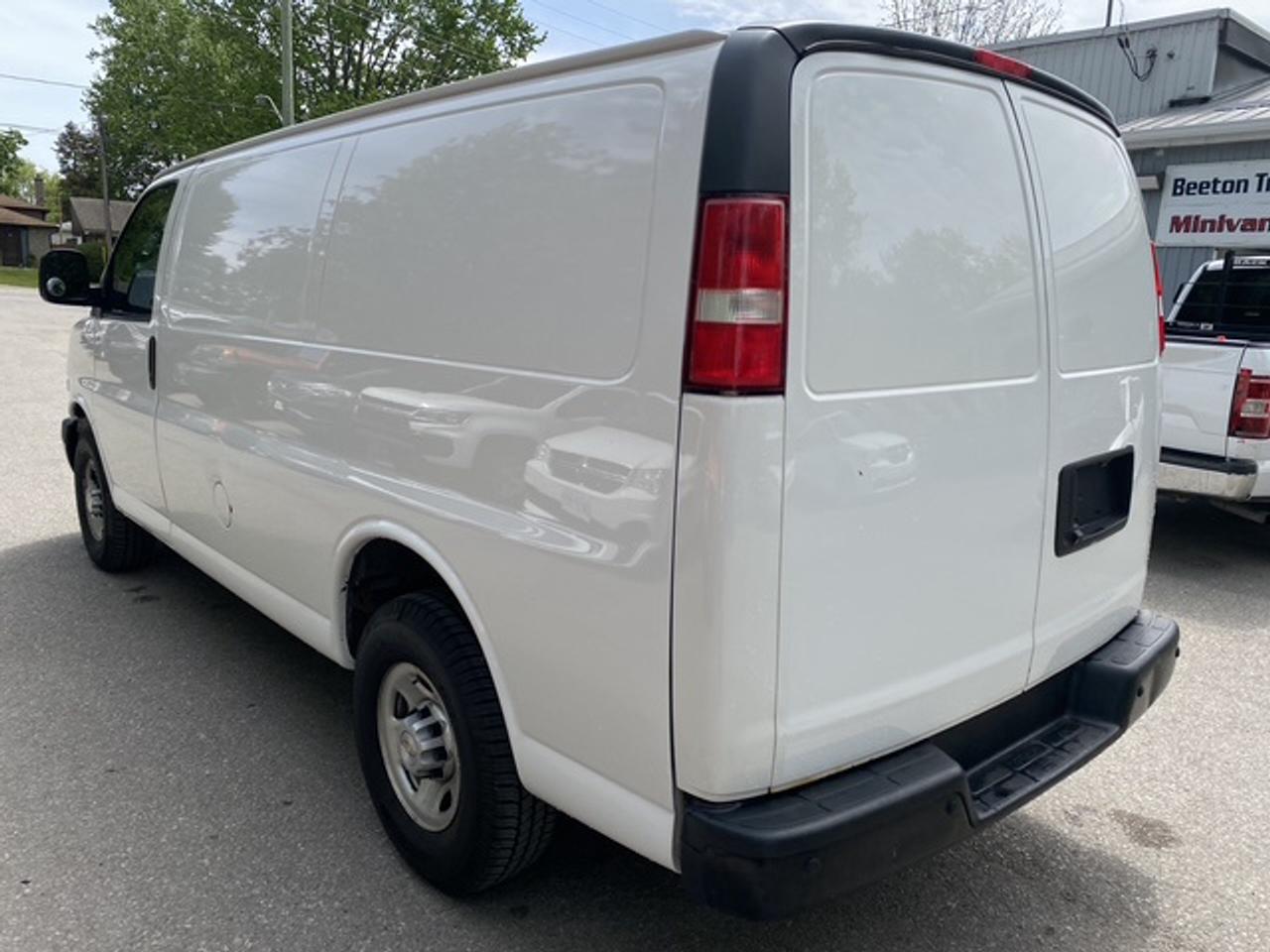 2020 Chevrolet Express 2500 Photo4