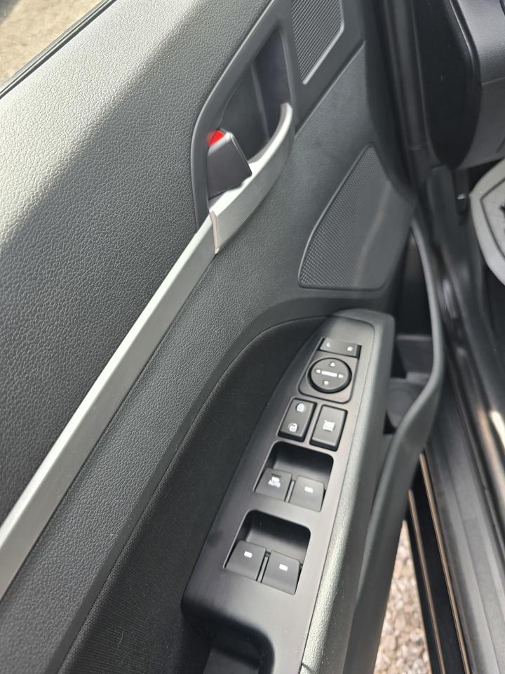 2020 Hyundai Elantra SEL Photo