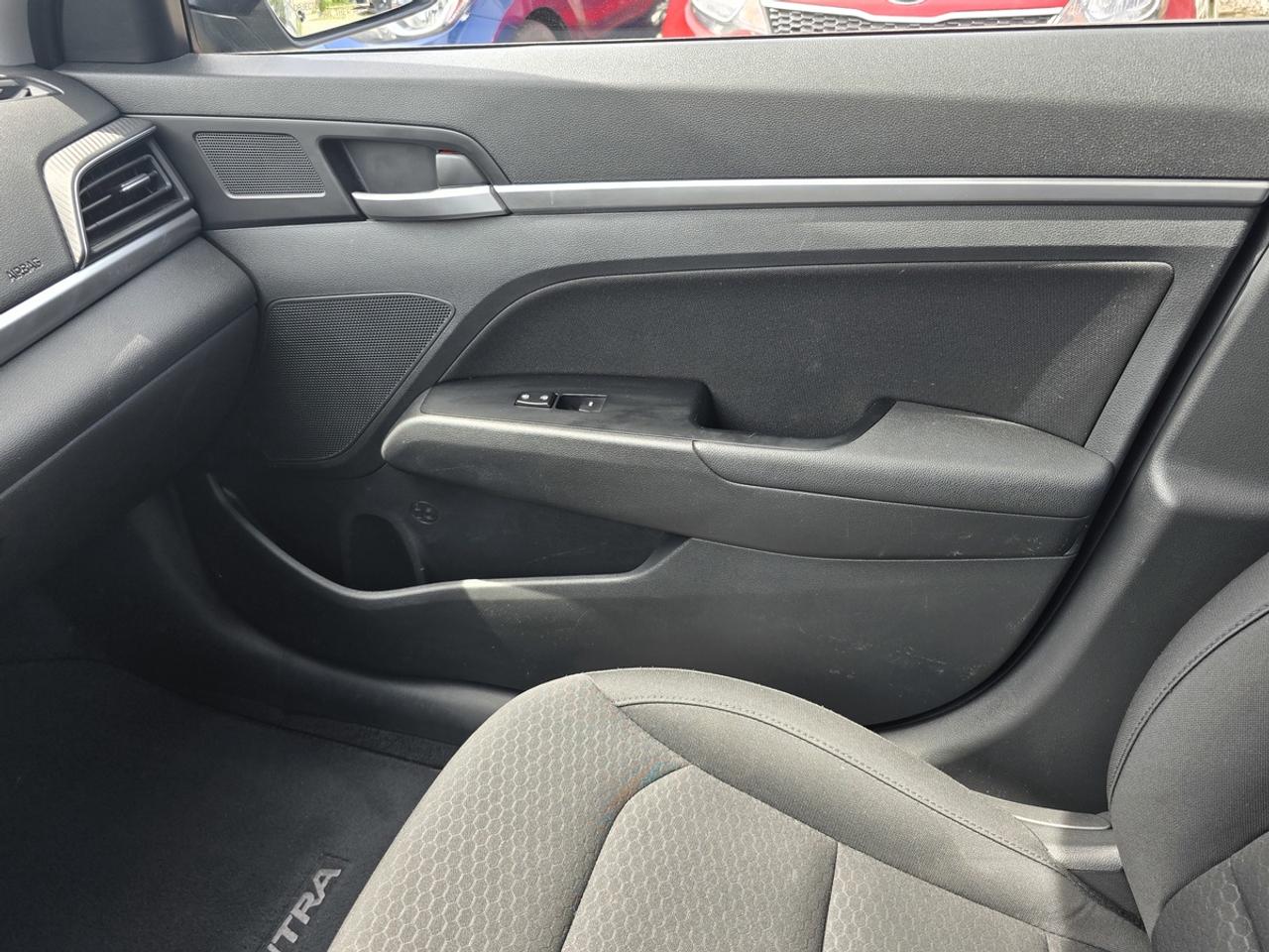 2020 Hyundai Elantra SEL Photo