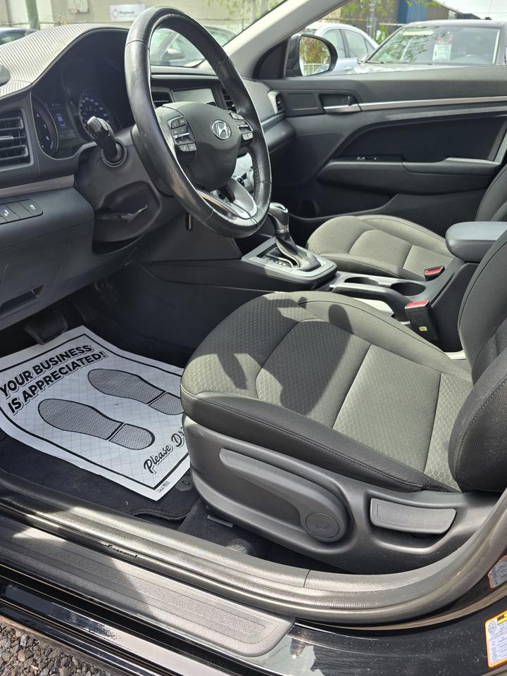 2020 Hyundai Elantra SEL Photo